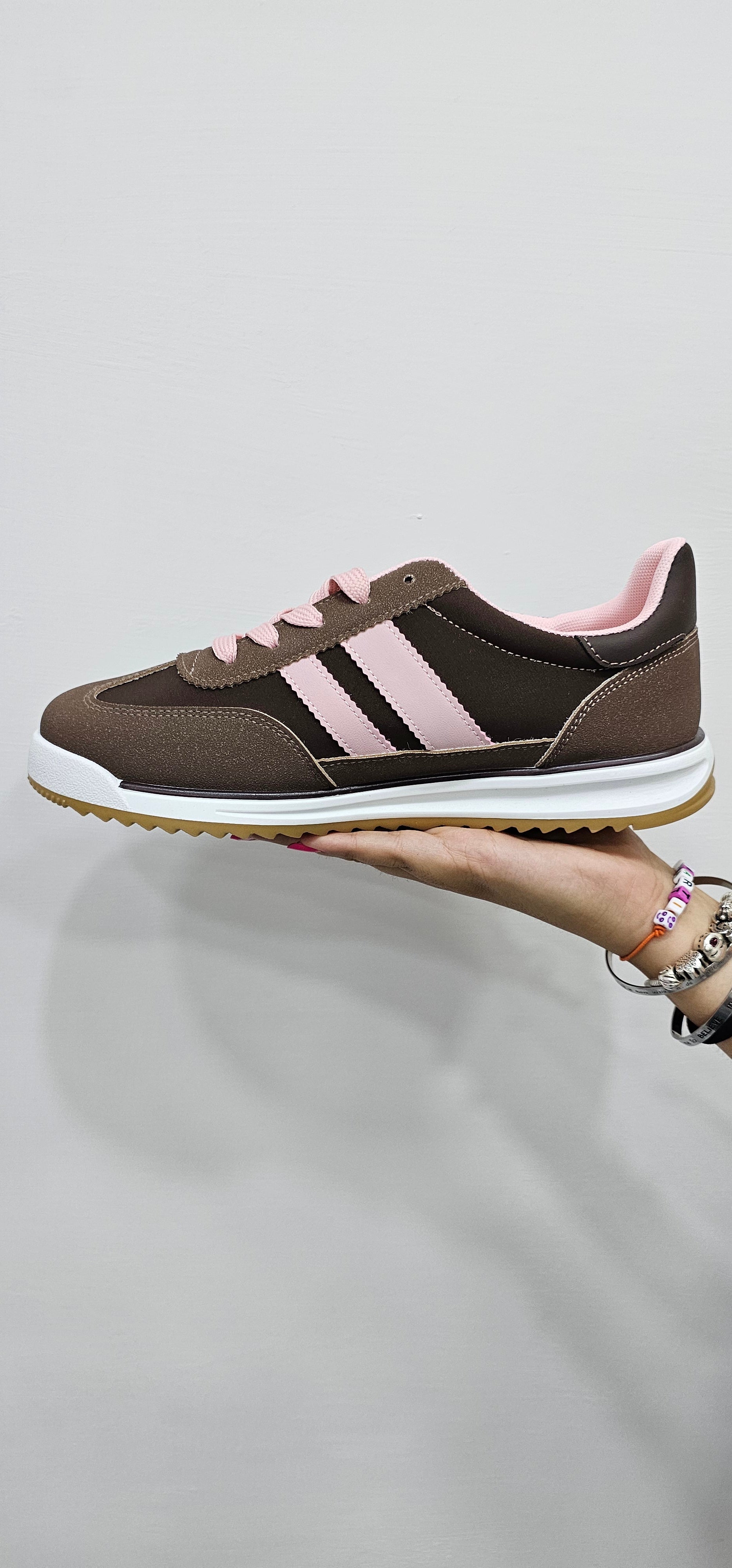 SNEAKERS MIA