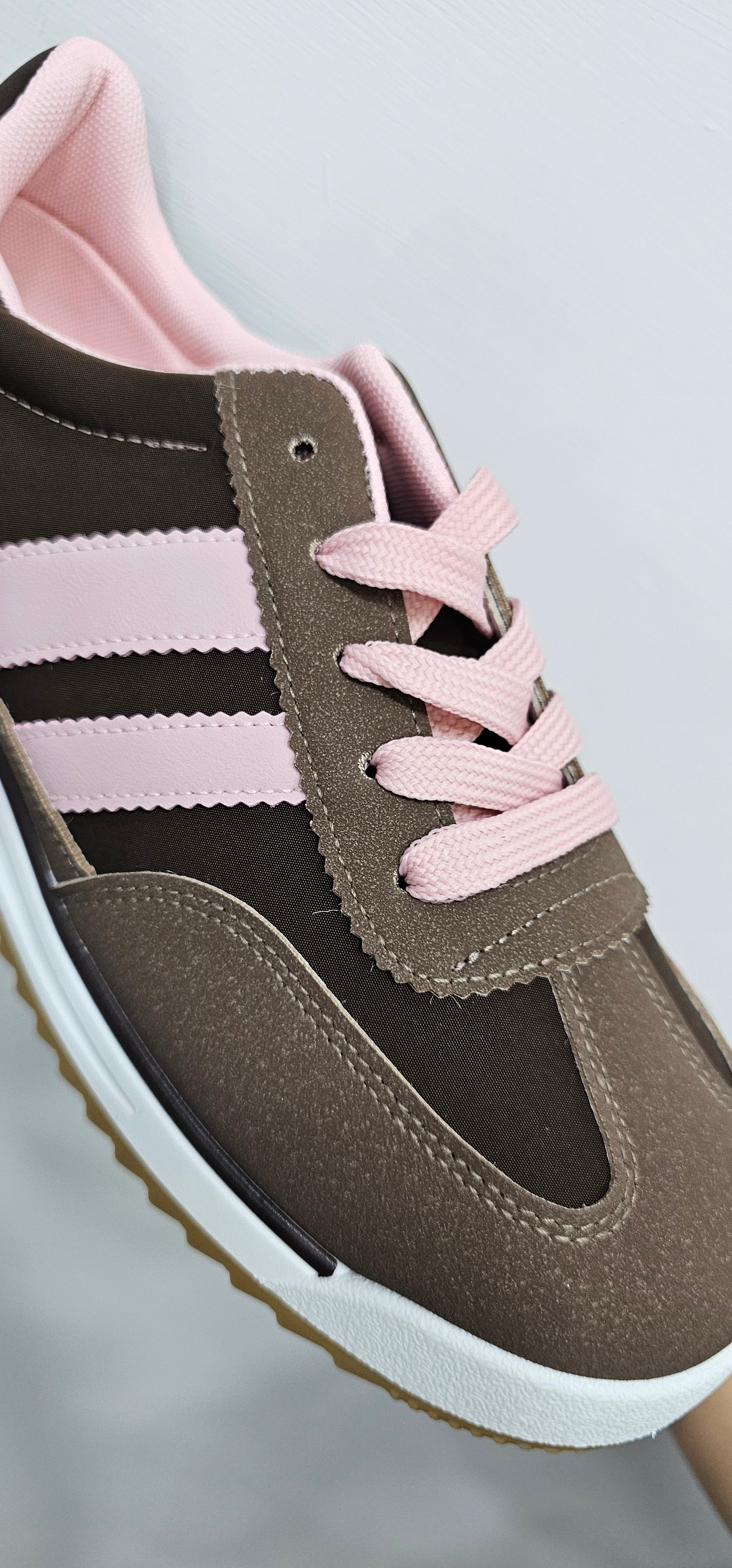 SNEAKERS MIA