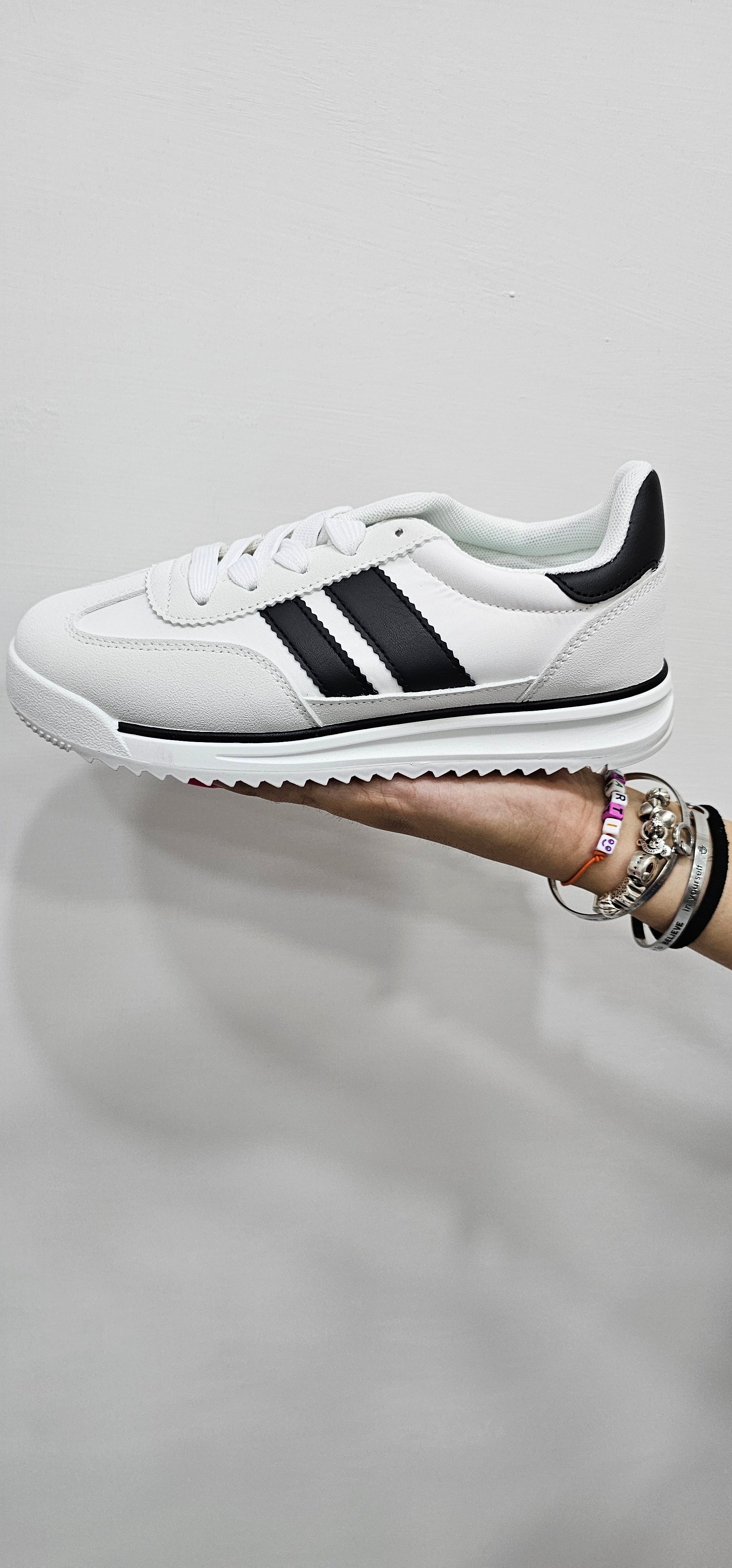 SNEAKERS MIA