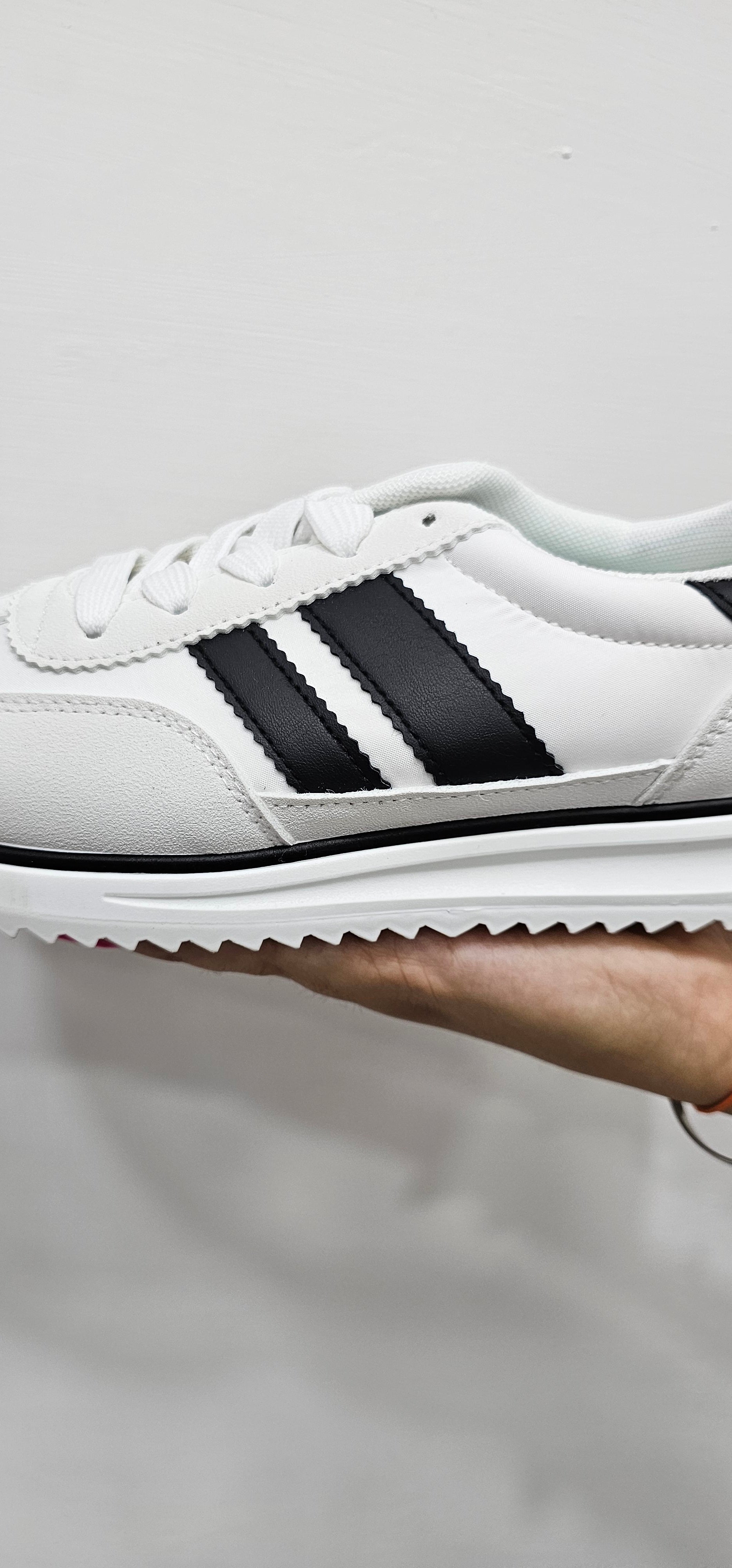 SNEAKERS MIA