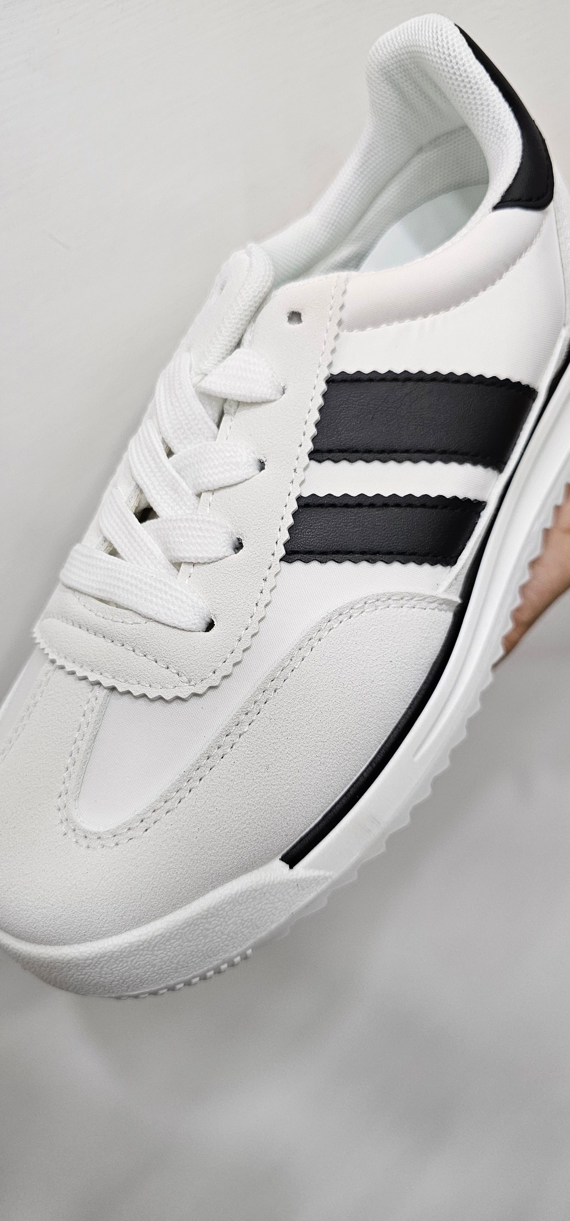 SNEAKERS MIA