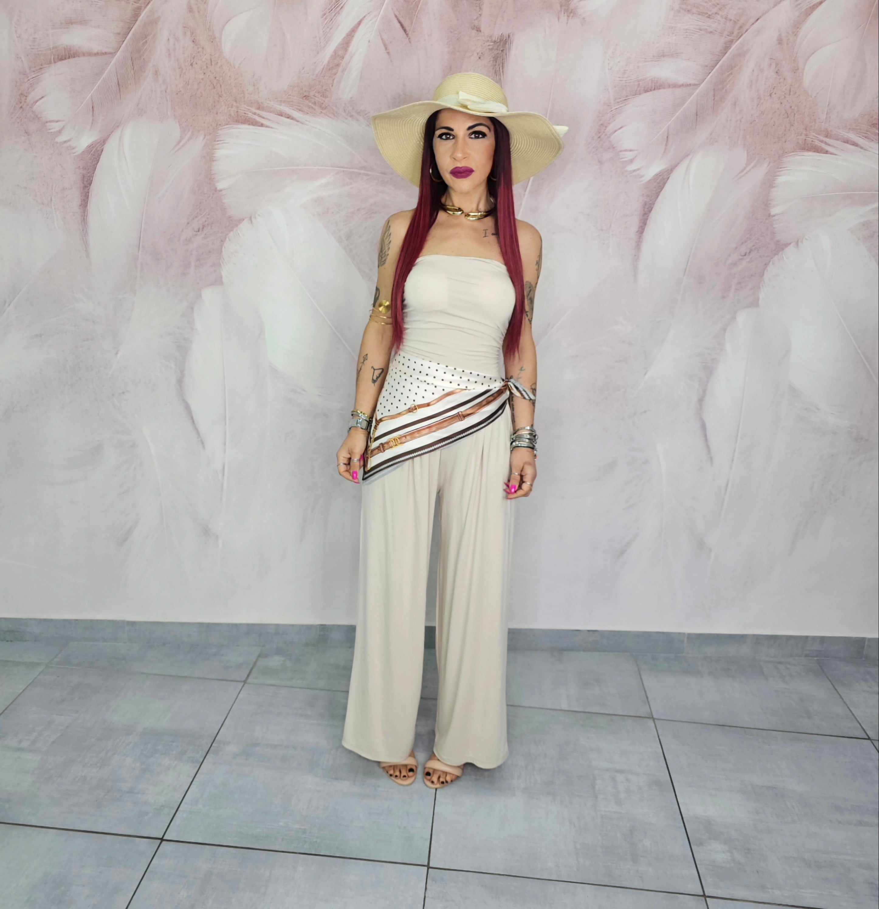 TUTA CON FOULARD
